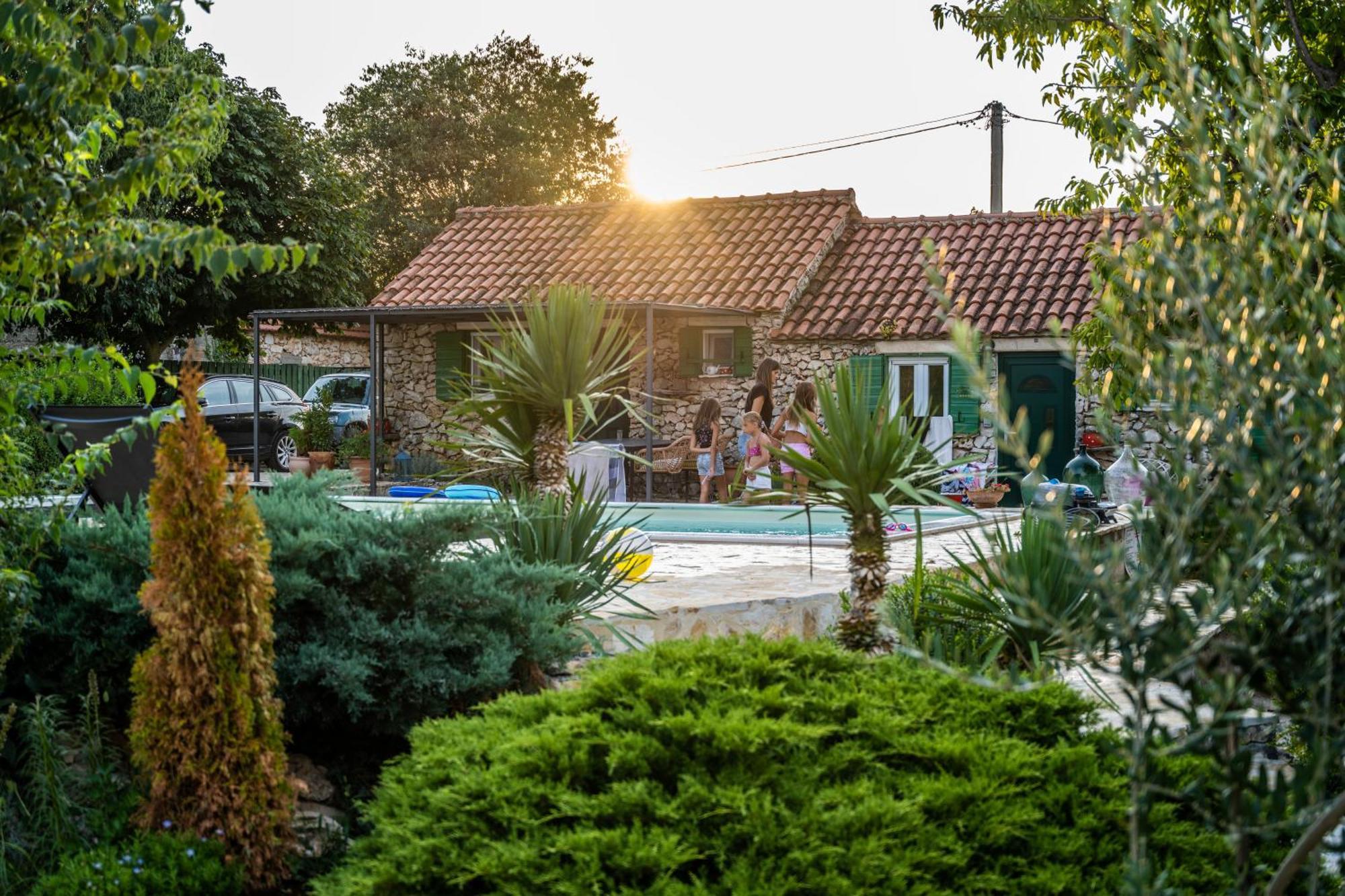 Kalpic Suites & Villa Лозовац Экстерьер фото